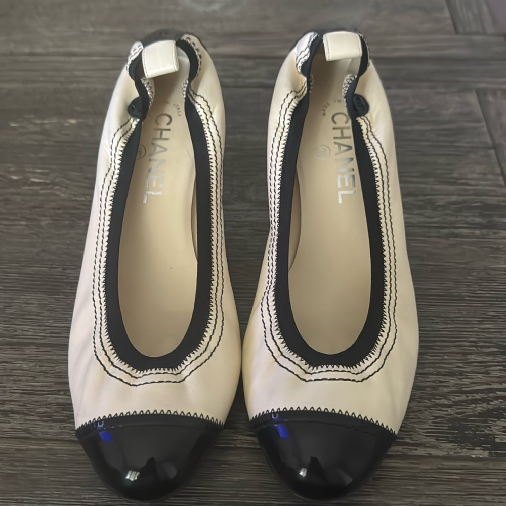 Classic Chanel Elastic Ballet Interlocking CC Logo Pumps